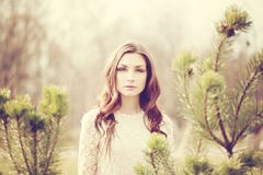Modelo bonito Outdoors da mulher fotografia de stock royalty free Modelo bonito Outdoors da mulher fotografia de stock royalty free