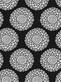 Modelo inconsútil de la flor blanca Fondo dibujado mano de Boho ilustración del vector Modelo inconsútil de la flor blanca Fondo dibujado mano de Boho ilustración del vector
