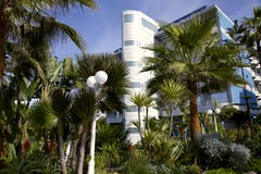 Modern hotel met een prachtige tuin in Casablanca royalty-vrije stock afbeeldingen Modern hotel met een prachtige tuin in Casablanca royalty-vrije stock afbeeldingen