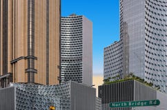 Moderne abstrakte Architektur und scyscrapers Singapurs mit blauem Sommerhimmel stockbilder Moderne abstrakte Architektur und scyscrapers Singapurs mit blauem Sommerhimmel stockbilder