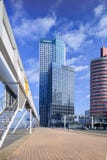Moderne bureaugebouwen in Kop van Zuid, Rotterdam, Nederland stock afbeelding Moderne bureaugebouwen in Kop van Zuid, Rotterdam, Nederland stock afbeelding