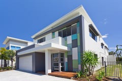 Moderne Hausfrontseite lizenzfreie stockfotos Moderne Hausfrontseite lizenzfreie stockfotos