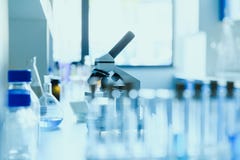 Moderne wetenschappelijke medische apparatuur bij testlaboratorium in kliniek royalty-vrije stock fotografie Moderne wetenschappelijke medische apparatuur bij testlaboratorium in kliniek royalty-vrije stock fotografie