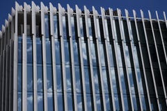 Moderner Architekturglasaufbau mit Reflexionen stockbilder Moderner Architekturglasaufbau mit Reflexionen stockbilder