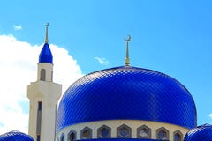 Modific il terrenoare con il tempiale di islam della Russia del sud Immagine Stock Libera da Diritti Modific il terrenoare con il tempiale di islam della Russia del sud Immagine Stock Libera da Diritti