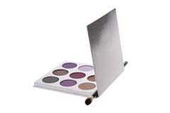 Modische Lidschattenpalette in den purpurroten Farben Stockbild Modische Lidschattenpalette in den purpurroten Farben Stockbild