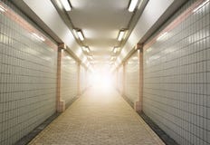 Modo del tunnel fotografia stock libera da diritti Modo del tunnel fotografia stock libera da diritti
