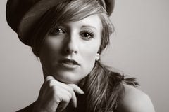 Modèle d'adolescent dans le chapeau photographie stock Modèle d'adolescent dans le chapeau photographie stock