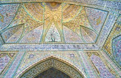 Modèles floraux de mosquée de Vakil, Chiraz, Iran image libre de droits Modèles floraux de mosquée de Vakil, Chiraz, Iran image libre de droits