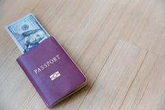 moeda da cédula, dólar-EUA, com livro do passaporte Imagem para o fundo fotografia de stock moeda da cédula, dólar-EUA, com livro do passaporte Imagem para o fundo fotografia de stock