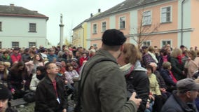 MOHELNICE, RÉPUBLIQUE TCHÈQUE, LE 9 NOVEMBRE 2017 : Président de la République Tchèque Milos Zeman visitant Mohelnice dans banque de vidéos MOHELNICE, RÉPUBLIQUE TCHÈQUE, LE 9 NOVEMBRE 2017 : Président de la République Tchèque Milos Zeman visitant Mohelnice dans banque de vidéos