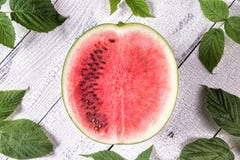 Moitié de pastèque mûre image stock Moitié de pastèque mûre image stock