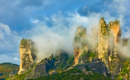 Moln vaggar på i Meteora arkivbilder Moln vaggar på i Meteora arkivbilder
