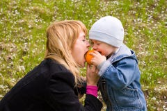 mom γιος mom γιος