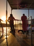 Monaco e ragazzo al tramonto immagini stock Monaco e ragazzo al tramonto immagini stock