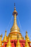 Monastero di Popa Taungkalat al supporto Popa, Myanmar immagine stock libera da diritti Monastero di Popa Taungkalat al supporto Popa, Myanmar immagine stock libera da diritti