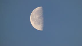 Mond muhn in ihrem letzten Quartal, wie sie für den Neumond 5 vorangeht stockbild Mond muhn in ihrem letzten Quartal, wie sie für den Neumond 5 vorangeht stockbild