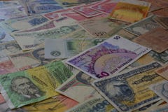Monedas internacionales, variedad de billetes de banco imágenes de archivo libres de regalías Monedas internacionales, variedad de billetes de banco imágenes de archivo libres de regalías