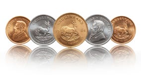 Monedas surafricanas del lingote de la plata y de oro de la onza de Krugerrand imagenes de archivo Monedas surafricanas del lingote de la plata y de oro de la onza de Krugerrand imagenes de archivo