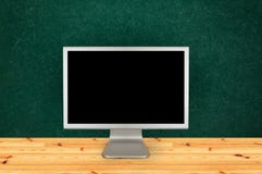 Monitor do computador de sala de aula imagem de stock Monitor do computador de sala de aula imagem de stock