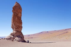 Monolithe géologique près de Salar le Tara, Chili images libres de droits Monolithe géologique près de Salar le Tara, Chili images libres de droits