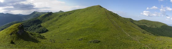 Montaña verde Bieszczady foto de archivo. Imagen de bieszczady - 18736832