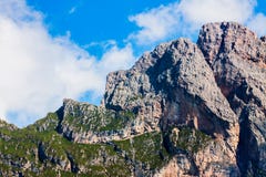 Montagna rocciosa del colpo vicino di Dolomities immagini stock libere da diritti Montagna rocciosa del colpo vicino di Dolomities immagini stock libere da diritti