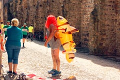 Montagnana Italien-Augusti 26, 2018: Stadsfestival ölmaratonmummers maskerad arkivfoto Montagnana Italien-Augusti 26, 2018: Stadsfestival ölmaratonmummers maskerad arkivfoto