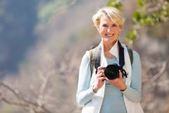 Montagne debout de randonneur féminin image stock Montagne debout de randonneur féminin image stock