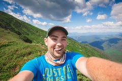Montagnes de selfie de photo à l'arrière-plan photo stock Montagnes de selfie de photo à l'arrière-plan photo stock