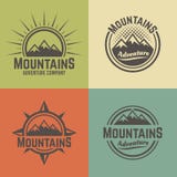 Montañas cuatro emblemas coloreados vector del vintage libre illustration Montañas cuatro emblemas coloreados vector del vintage libre illustration