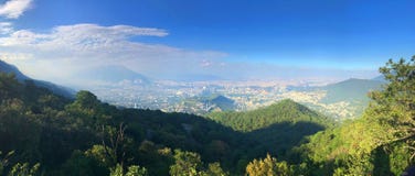 Monterrey Mexiko von ³ Parque Ecolà gico Chipinque lizenzfreie stockfotografie Monterrey Mexiko von ³ Parque Ecolà gico Chipinque lizenzfreie stockfotografie