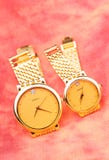 montre d'or de paires photographie stock montre d'or de paires photographie stock