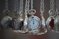 Montres d'argent au marché du ` s de Nothinghill photo stock Montres d'argent au marché du ` s de Nothinghill photo stock