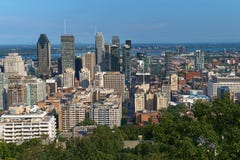 Montréal, Québec, Canada, le 1er septembre 2018 : vue de la ville de Montréal au Québec, du chalet du Mont Royal Mount Royal photo libre de droits Montréal, Québec, Canada, le 1er septembre 2018 : vue de la ville de Montréal au Québec, du chalet du Mont Royal Mount Royal photo libre de droits
