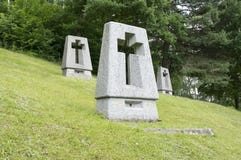 Monumento de Lezaky, sepulcros en prado imágenes de archivo libres de regalías Monumento de Lezaky, sepulcros en prado imágenes de archivo libres de regalías