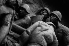 Monumento del metal a los héroes de la Segunda Guerra Mundial fotos de archivo libres de regalías Monumento del metal a los héroes de la Segunda Guerra Mundial fotos de archivo libres de regalías