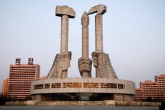 Monumento DPRK del partito immagine stock libera da diritti Monumento DPRK del partito immagine stock libera da diritti