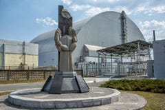 Monumento perto do quarto motopropulsor da CN de Chernobyl foto de stock royalty free Monumento perto do quarto motopropulsor da CN de Chernobyl foto de stock royalty free