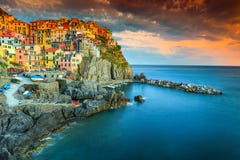 Mooi beroemd Manarola-dorp, Cinque Terre, Ligurië, Italië, Europa royalty-vrije stock fotografie Mooi beroemd Manarola-dorp, Cinque Terre, Ligurië, Italië, Europa royalty-vrije stock fotografie
