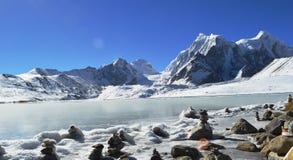 Mooi bevroren Gurudongmar-Meer, hoofdtoeristische attractie Gangtok, Sikkim, India stock fotografie Mooi bevroren Gurudongmar-Meer, hoofdtoeristische attractie Gangtok, Sikkim, India stock fotografie