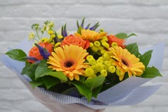 Mooi boeket van kleurrijke bloemen stock afbeeldingen Mooi boeket van kleurrijke bloemen stock afbeeldingen