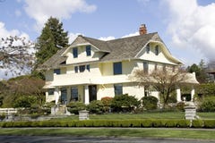 Mooi huis met traditinalontwerpen stock foto's Mooi huis met traditinalontwerpen stock foto's
