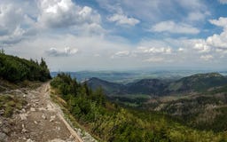 Mooi landschap van Tatra-Bergen, een deel van de Karpatische bergketting in Oost-Europa, tussen Slowakije en Polen stock afbeelding Mooi landschap van Tatra-Bergen, een deel van de Karpatische bergketting in Oost-Europa, tussen Slowakije en Polen stock afbeelding