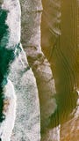 Mooi satellietbeeld van een strand met golven royalty-vrije stock afbeelding Mooi satellietbeeld van een strand met golven royalty-vrije stock afbeelding
