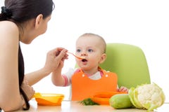 Mooie baby die met lepel eten stock foto's Mooie baby die met lepel eten stock foto's