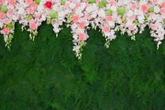 Mooie bloem en groene bladachtergrond voor huwelijksceremonie royalty-vrije stock fotografie Mooie bloem en groene bladachtergrond voor huwelijksceremonie royalty-vrije stock fotografie