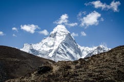 Mooie mening van Ama Dablam van trek aan Everset in Nepal himalayagebergte royalty-vrije stock fotografie Mooie mening van Ama Dablam van trek aan Everset in Nepal himalayagebergte royalty-vrije stock fotografie