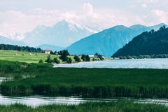 Mooie mening van het meer Muta Royalty-vrije Stock Afbeeldingen Mooie mening van het meer Muta Royalty-vrije Stock Afbeeldingen