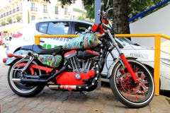 Mooie motorfiets met Ð irbrush in stad royalty-vrije stock afbeelding Mooie motorfiets met Ð irbrush in stad royalty-vrije stock afbeelding